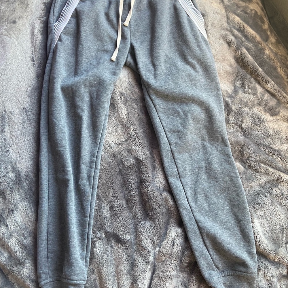grey sweatpants